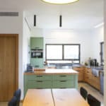 מטבח כפרי בסגנון מודרני